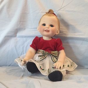 Christmas. Very pretty Doll. Collectible.